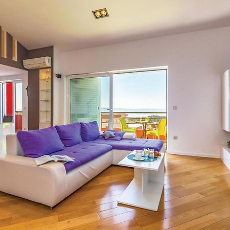 Lovely Apartment In Makarska With Kitchenette 외부 사진