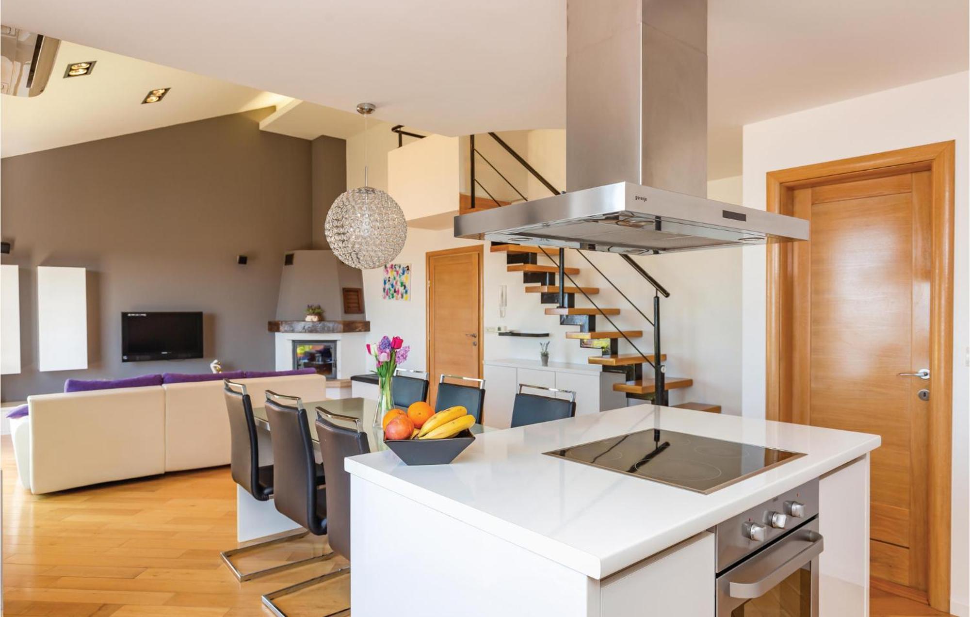 Lovely Apartment In Makarska With Kitchenette 외부 사진