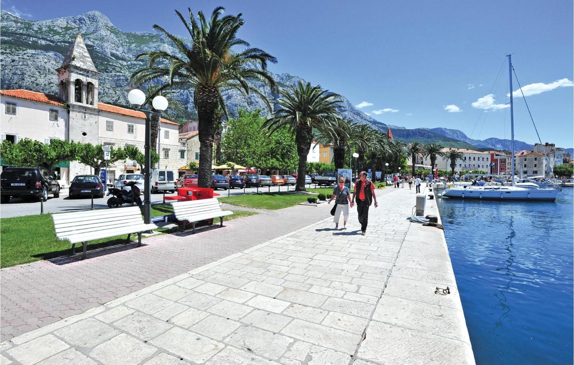 Lovely Apartment In Makarska With Kitchenette 외부 사진