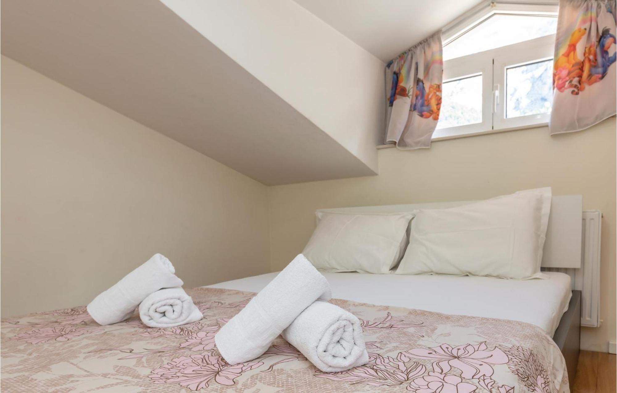 Lovely Apartment In Makarska With Kitchenette 외부 사진
